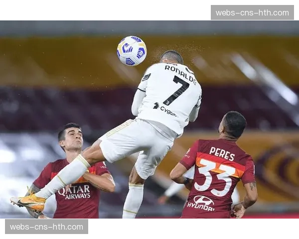 科隆赛前训练重点演练：五对五小型对抗，强化边路三角配合与下底传中